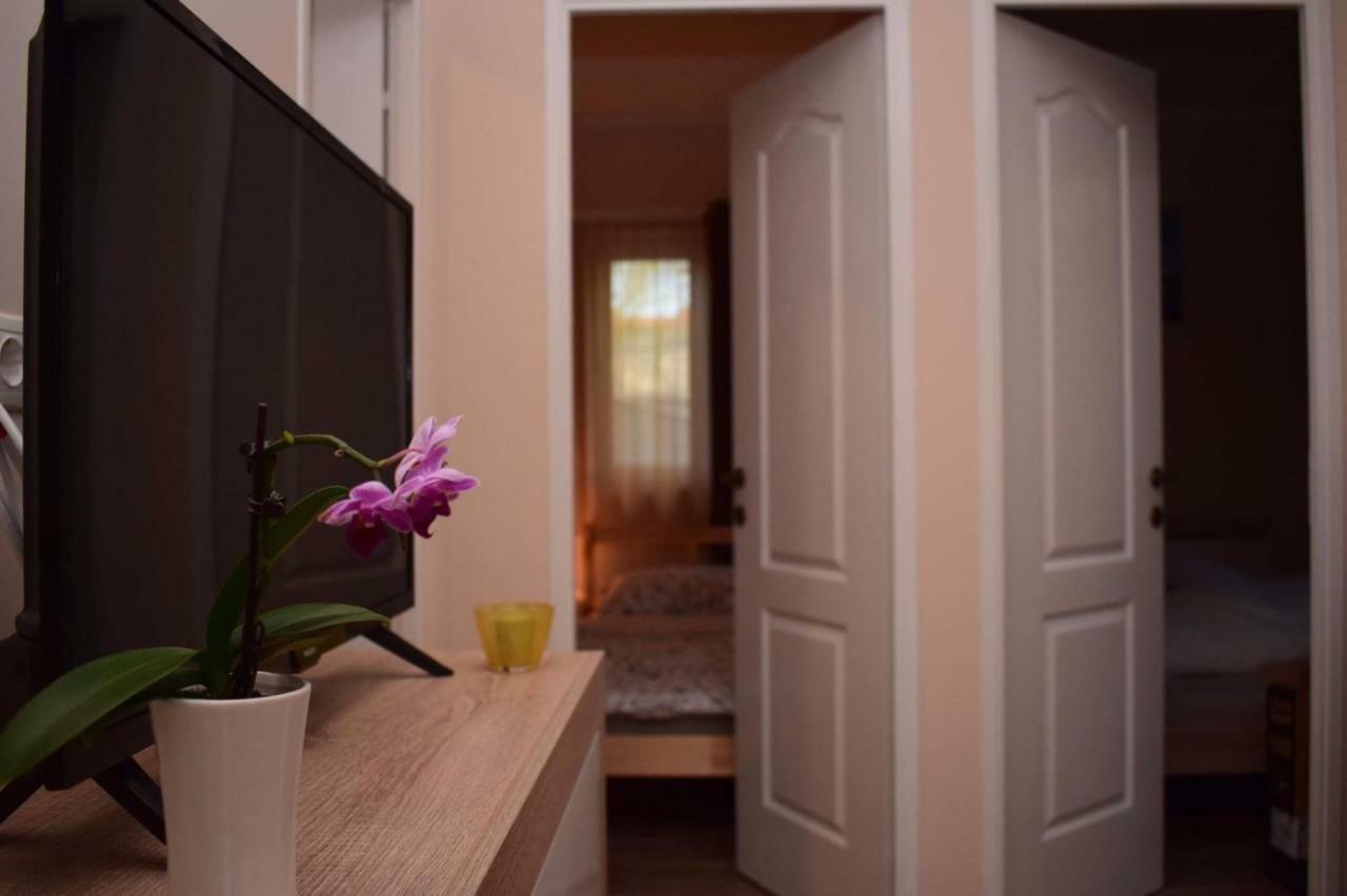 Vadszolo Apartman Balatonmariafurdo Bagian luar foto